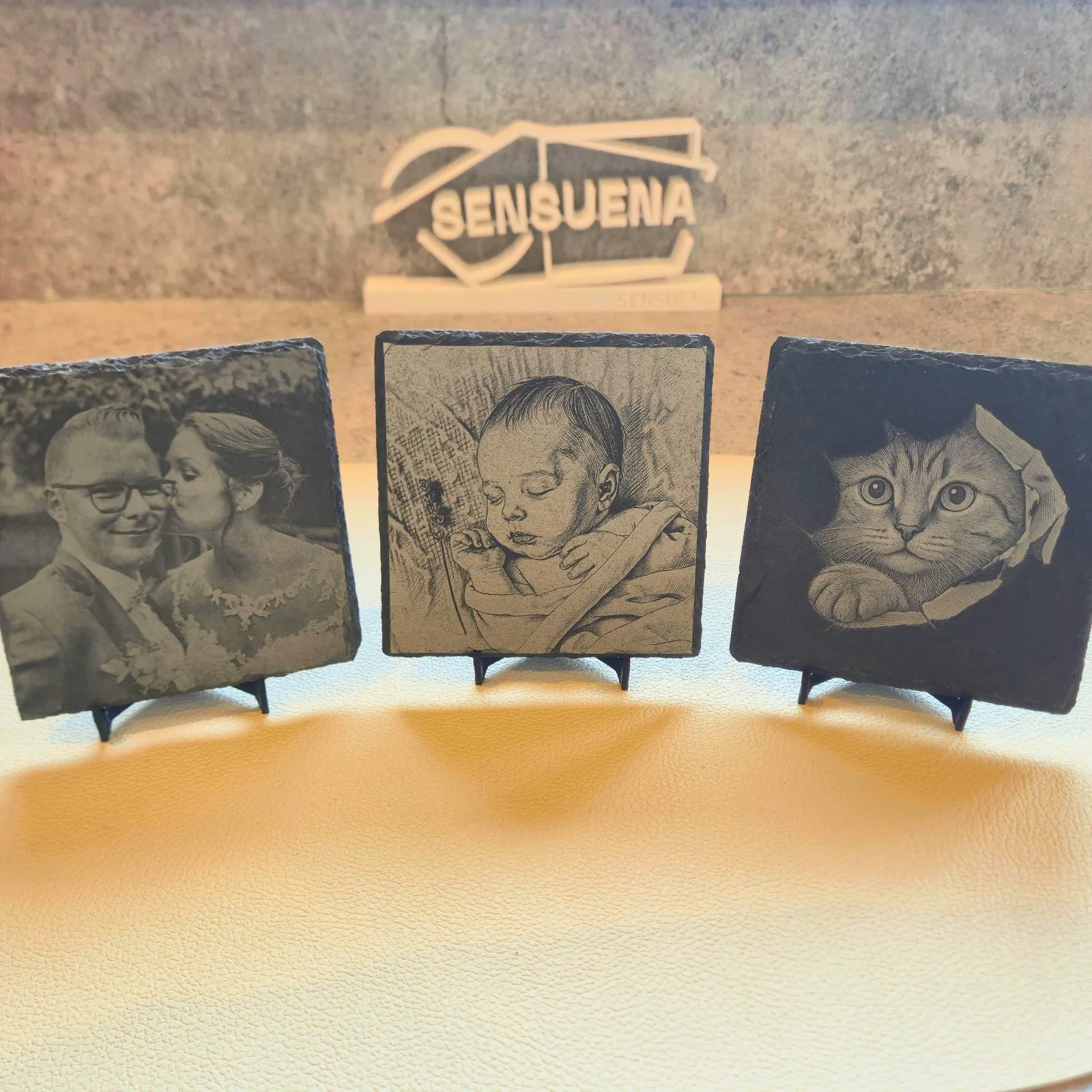 Drei Schieferplatten mit Fotogravur: Paar, Baby und Katze