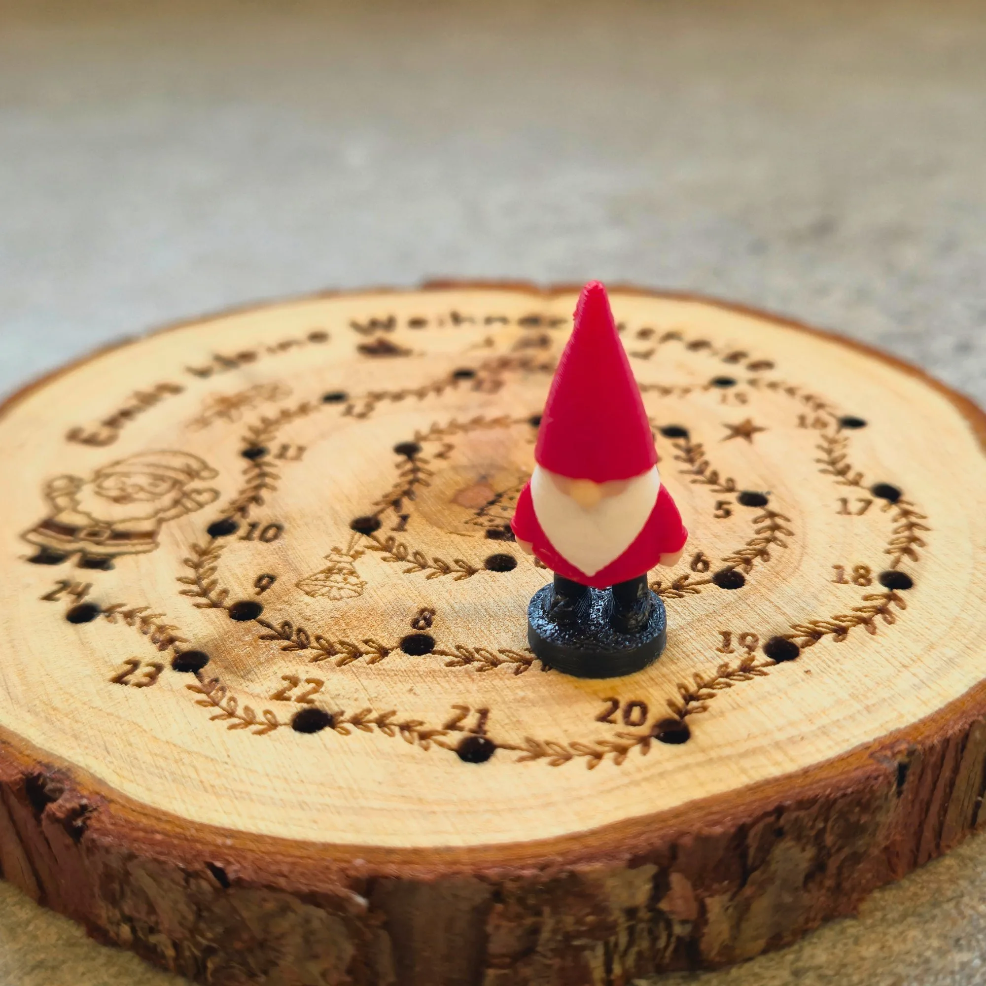 Nahaufnahme der Baumscheibe Kleine Weihnachtsreise